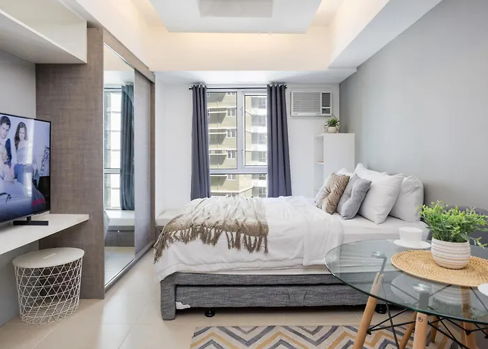 Furnished Studio In Avida Towers Riala, Cebu It Park With Pool View, Fast Wifi, Netflix And More