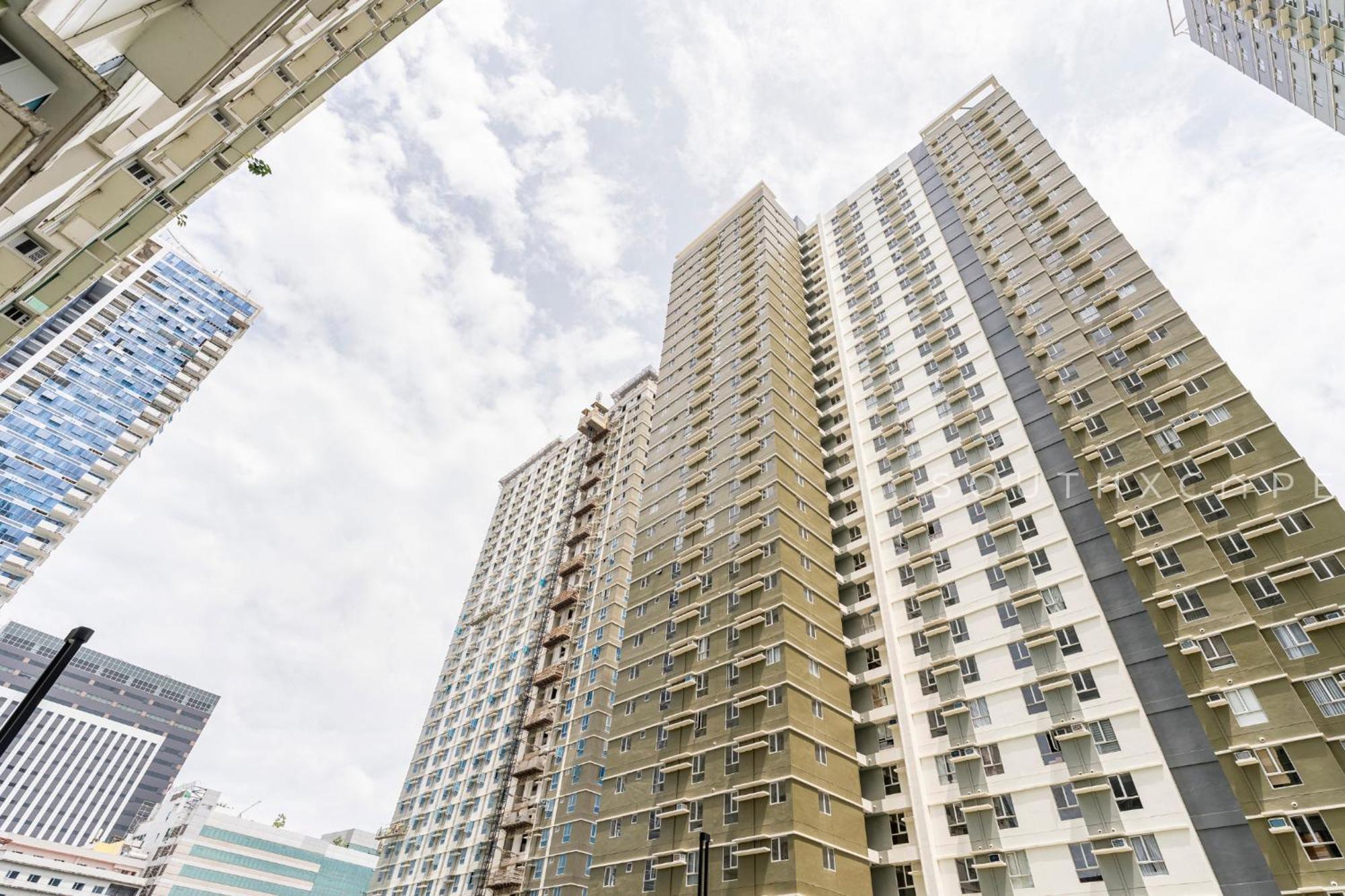 Furnished In Avida Towers Riala, It Park With Pool View, Fast Wifi, Netflix And