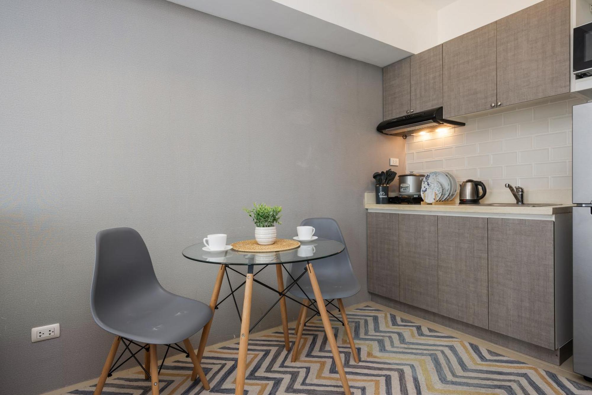 Furnished In Avida Towers Riala, It Park With Pool View, Fast Wifi, Netflix And Cebu