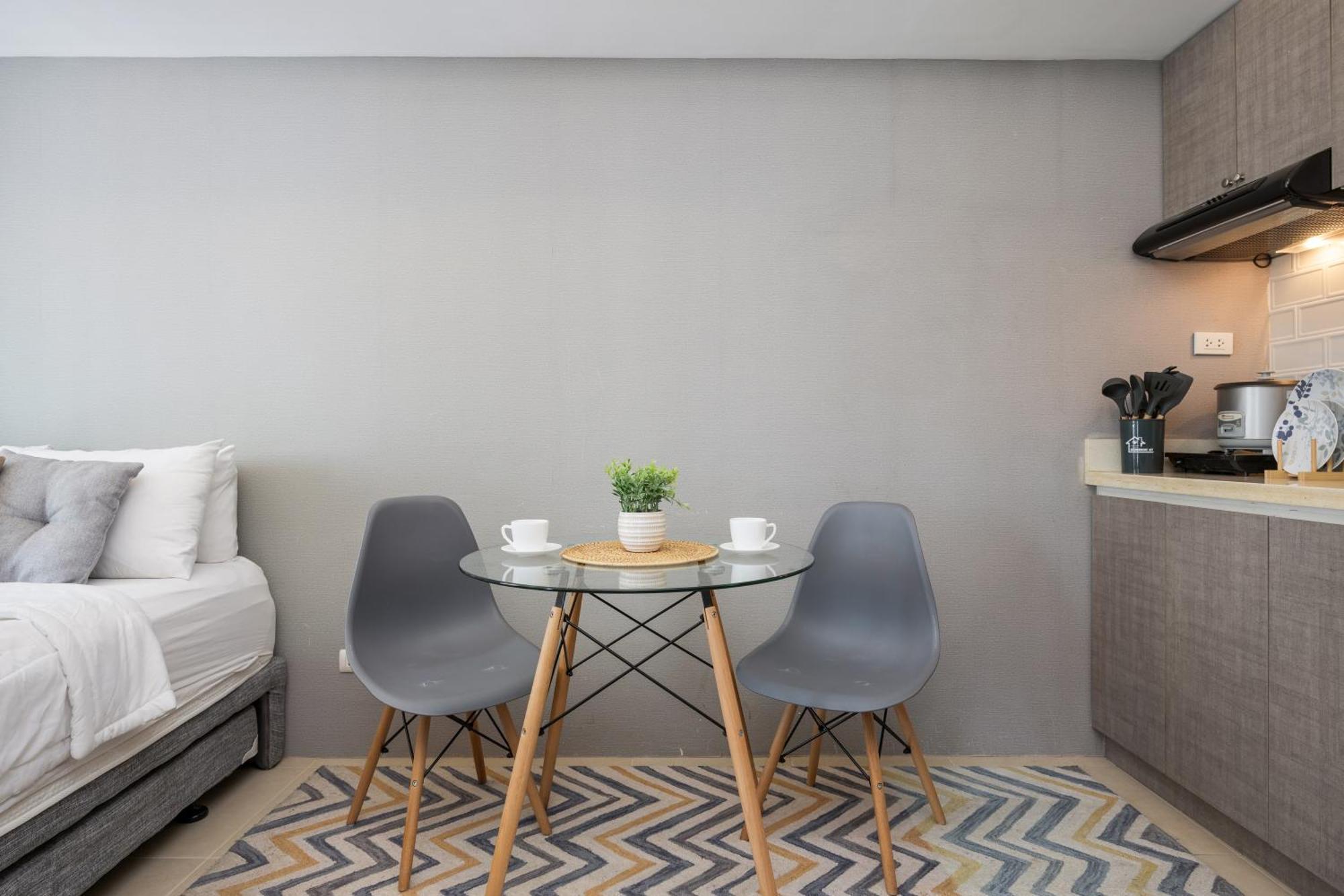 Apartment Furnished In Avida Towers Riala, It Park With Pool View, Fast Wifi, Netflix And