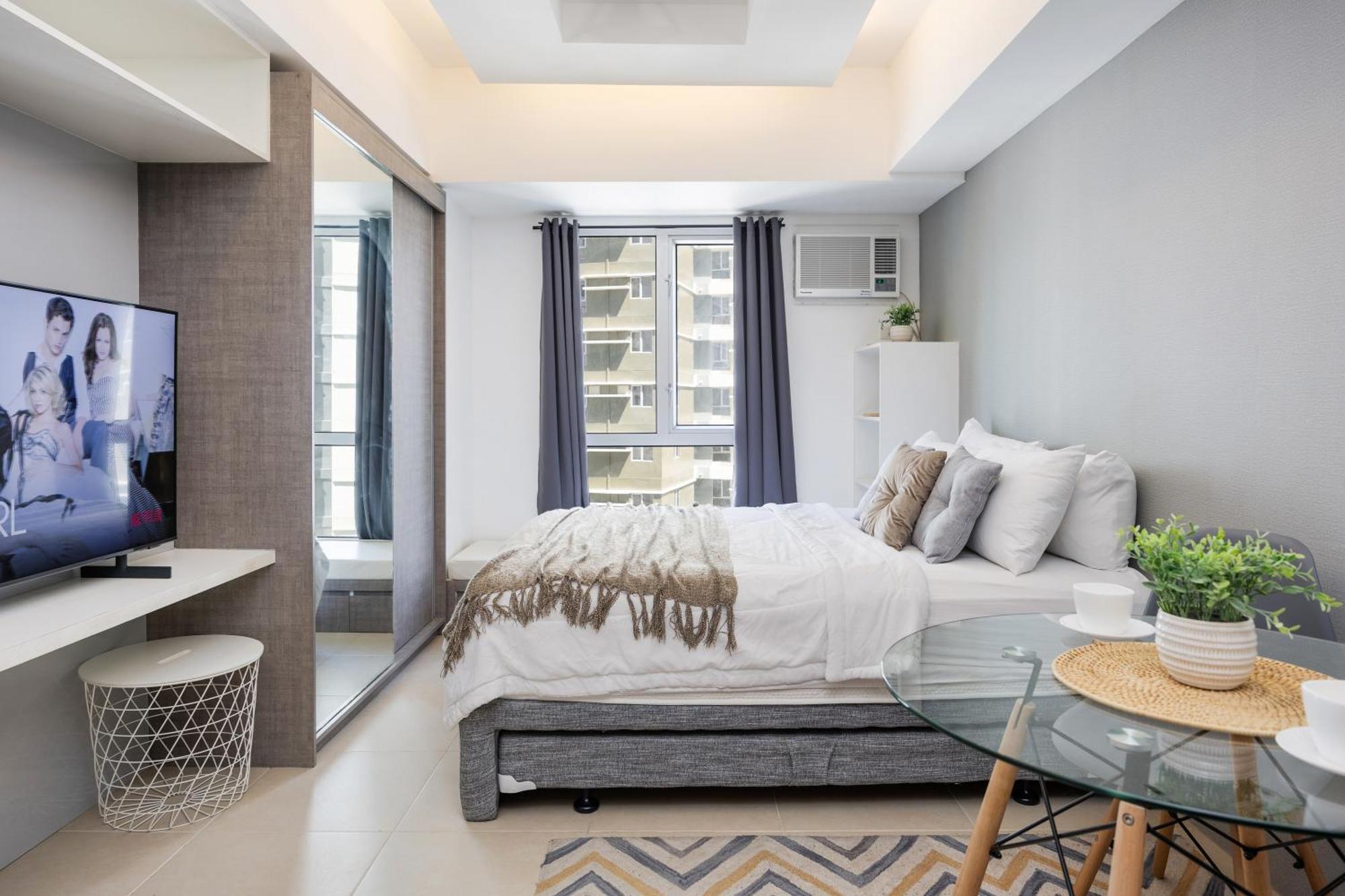 Furnished In Avida Towers Riala, It Park With Pool View, Fast Wifi, Netflix And *